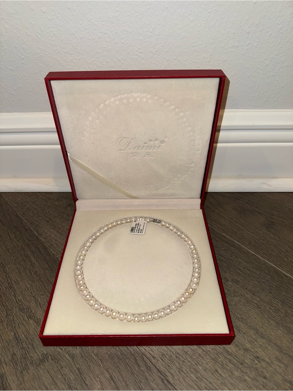 Daimi Classic White Pearl Necklace with Sterling Clasp - Brand New